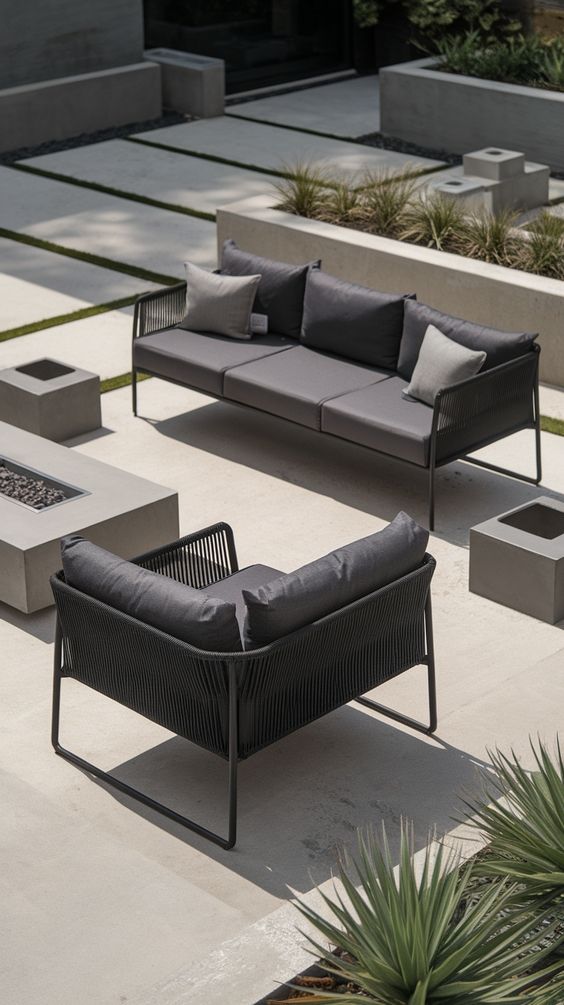 Modern Outdoor Sofa Ideas to Transform Your Backyard and Patio Spaces Stylishly in 2025